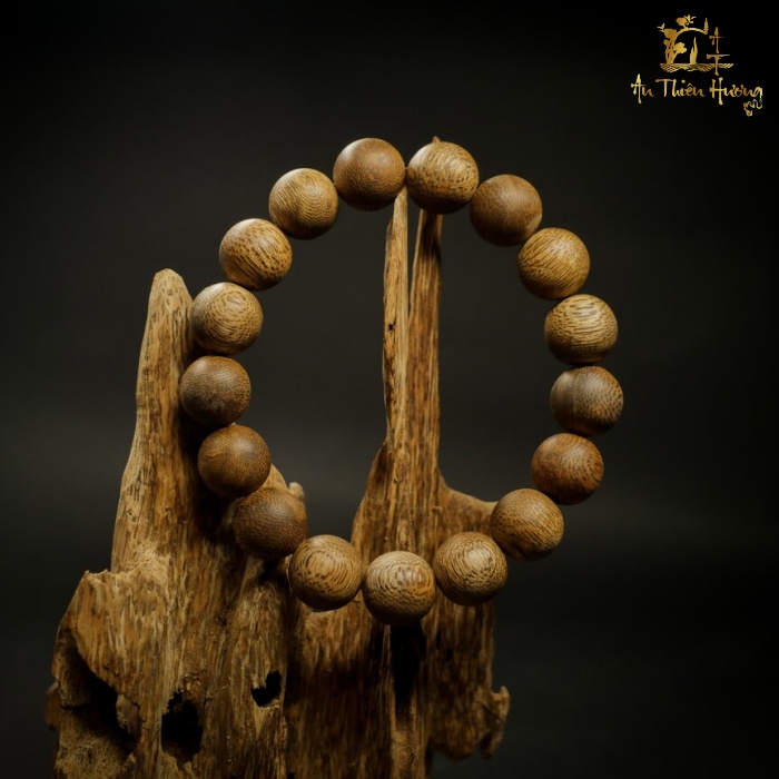 Mùi trầm hương tỏa ra đậm hay nhẹ nhàng phụ thuộc vào thời tiết