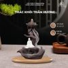 Thác khói trầm hương đốt nụ trầm không chỉ đơn thuần là một vật trang trí, mà còn là một phương tiện kết nối với tâm hồn và mang lại sự thư thái cho tâm trí.