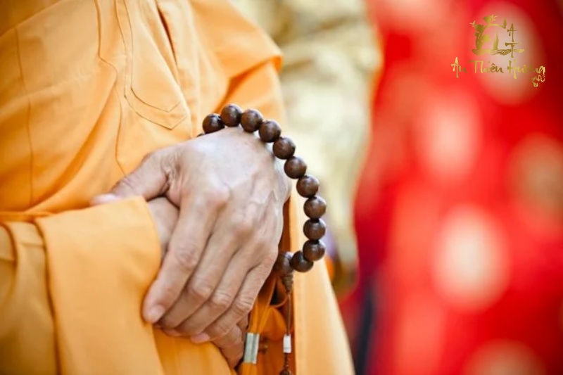 Cách trì chú vòng Trầm Hương chuẩn, hợp phong thuỷ nhất 1 cách trì chú vòng trầm hương