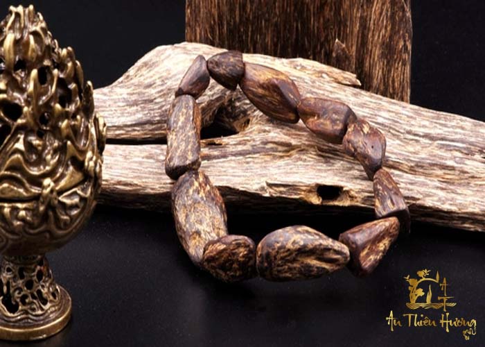 Trầm hương mắt tử tự nhiên 